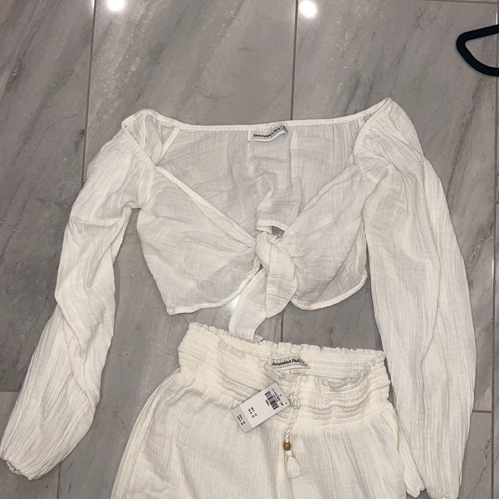 Abercrombie & Fitch linen set. Top size medium. Bottoms NWT size small